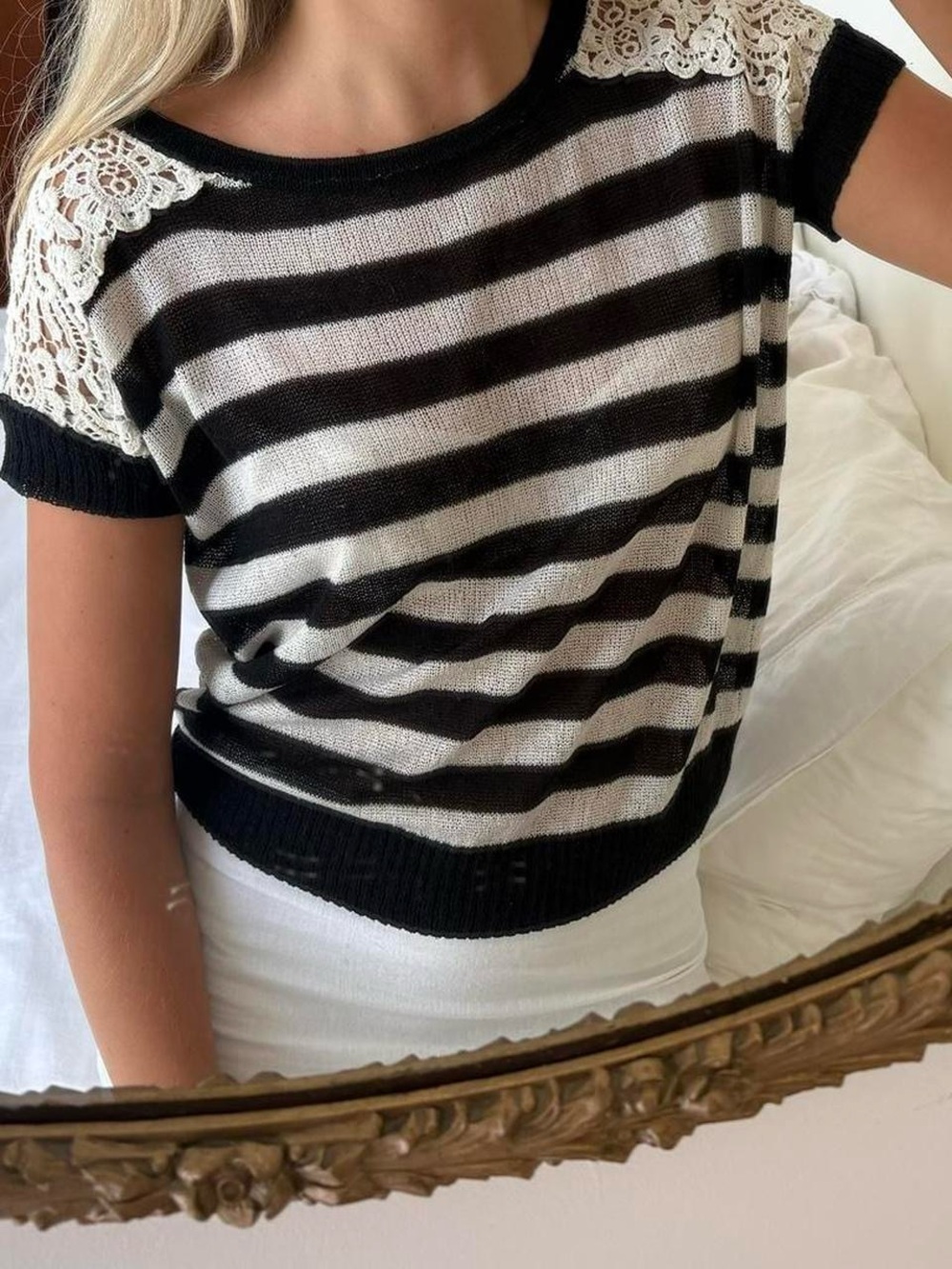 90's y2k Black & White Striped Lace-Accent Short Sleeve Top